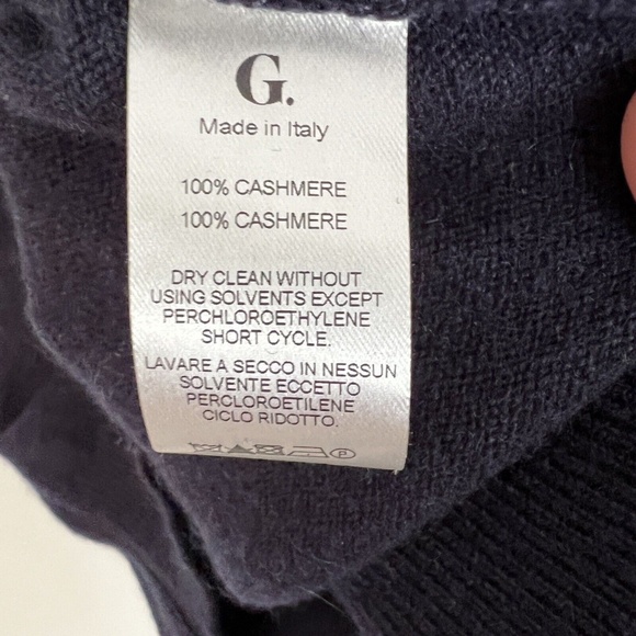 GWYN 100% Cashmere Signature Puff Sleeve Crew Sweater in Navy Blue - Picture 9 of 11